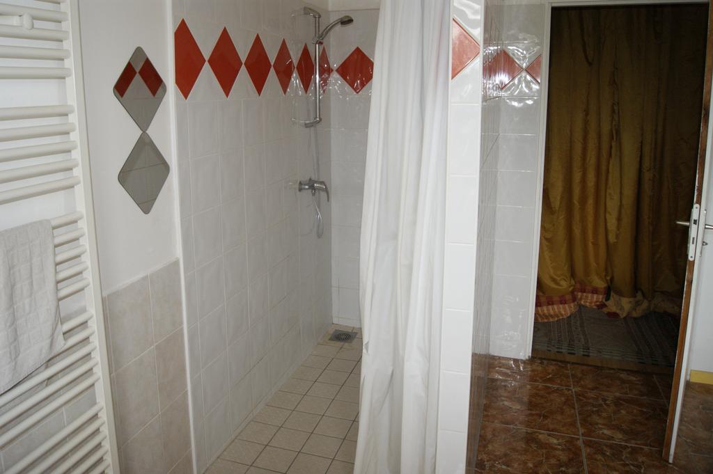 Chambres D'Hotes La Noyeraie Izeron Стая снимка