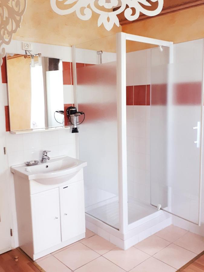 Chambres D'Hotes La Noyeraie Izeron Екстериор снимка